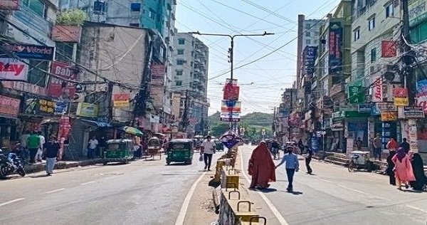 তেলের মূল্য বৃদ্ধির প্রতিবাদ: চট্টগ্রামে চলছে পরিবহন ধর্মঘট