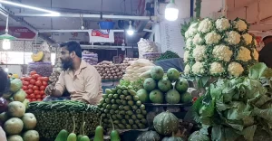 কমেছে মুরগির দাম, চড়া মাছের বাজার