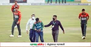 খেলার মাঠে প্রবেশ করা সেই যুবক মিরপুর থানায়