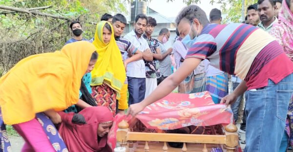 গাড়ারন এখন শোকের গ্রাম