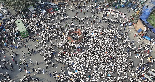 ফের রাজপথ অবরোধ শিক্ষার্থীদের, দাবি নিরাপদ সড়ক চাই