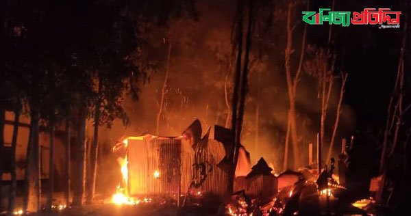 মিরসরাইয়ে আগুনে পুড়লো দোকান, ৩ লক্ষ টাকার ক্ষয়ক্ষতি