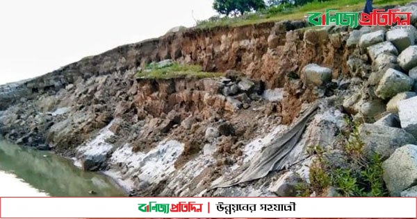 কুষ্টিয়ার কুমারখালীতে শহর রক্ষা বাঁধে ভাঙন