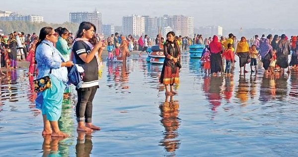 তিনদিনের বাজেট একদিনেই শেষ, কক্সবাজার ছাড়ছেন অনেকে