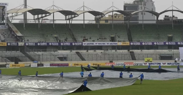 তৃতীয় দিনেও বৃষ্টি, হোটেলবন্দি দুই দল