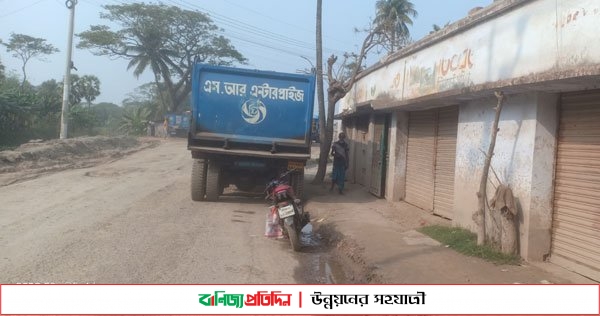 কেশবপুরে অধিগ্রহণ ছাড়াই ব্যক্তিগত সম্পত্তিতে রাস্তা প্রশস্তকরণ বন্ধের দাবি