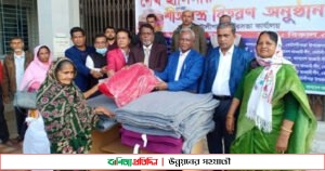 কোটালীপাড়ায় শীতার্ত মানুষ পেল প্রধানমন্ত্রীর শীতবস্ত্র