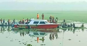 চাঁদপুরে বাল্কহেডের ধাক্কায় ট্রলারডুবি, নিহত ৫