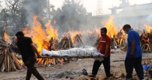 ভারতে একদিনে শনাক্ত প্রায় সাড়ে ৩ লাখ, মৃত্যু ৭ শতাধিক