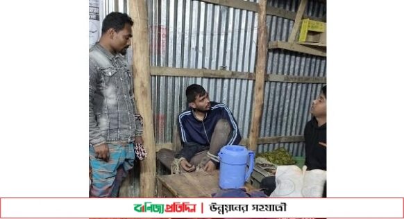 ছিনতাইকালে পুলিশ সদস্যকে আটক করলো জনতা