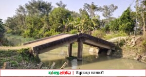 মিরসরাইয়ে ব্রিজ ভেঙে পড়ায় এলাকাবাসীর দুর্ভোগ চরমে