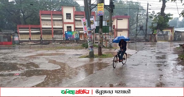 কুড়িগ্রাম বৃষ্টিতে ব্যাহত জনজীবন