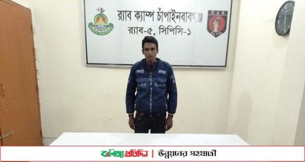 চাঁপাইনবাবগঞ্জে ফেনসিডিলসহ আটক ১