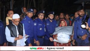 অগ্নিকাণ্ড ক্ষতিগ্রস্তদের মাঝে ত্রাণ নিয়ে নীলফামারী থানা