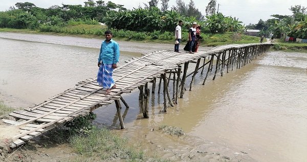 নোয়াখালীতে ভাঙা সাঁকোতে ২০ হাজার মানুষের দুর্ভোগ