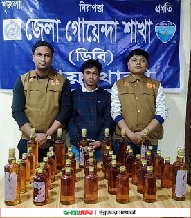 নোয়াখালীতে বিদেশি মদসহ গ্রেফতার-১