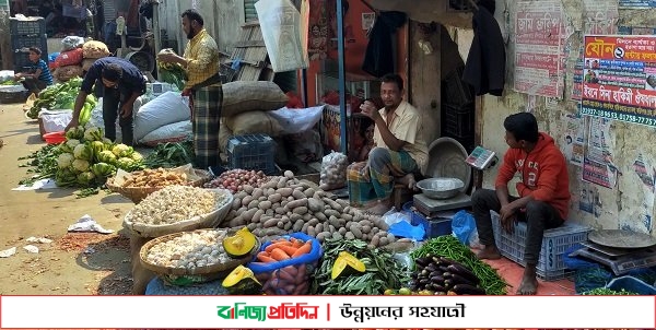 ফরিদগঞ্জে শহর থেকে গ্রামে দাম বেশি