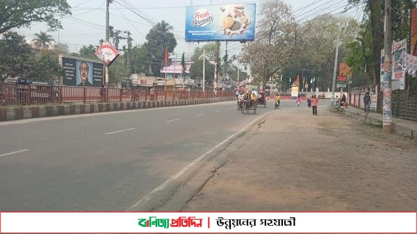 আট দফা দাবিতে রংপুর অটোরিকশা চালকদের ধর্মঘট চলছে