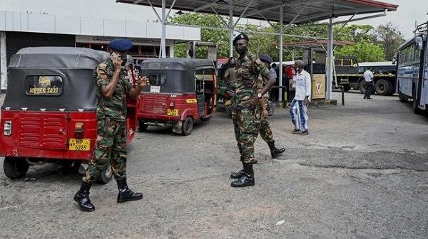 তেল-গ্যাসে অরাজকতা ঠেকাতে সেনা নামালো শ্রীলঙ্কা