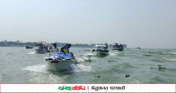 চাঁদপুরে জাটকা রক্ষায় ২মাসের অভিযান সফল করণে ট্রাক্সফোর্সের নৌ র‍্যালী