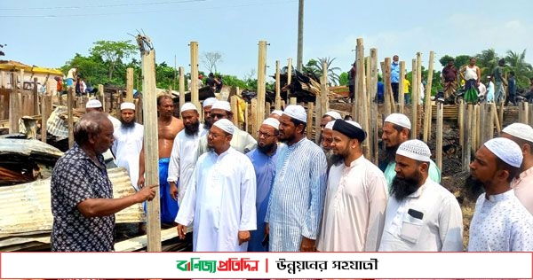 অগ্নিকাণ্ডে ক্ষতিগ্রস্তদের পাশে দাঁড়ানো উচিত