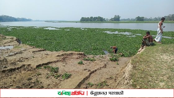 একদিকে নদী অন্যদিকে মাটিখেকো চক্র