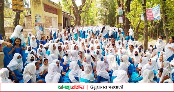 ভোলায় স্পিডব্রেকার স্থাপনের দাবিতে শিক্ষার্থীদের বিক্ষোভ