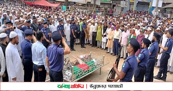 ইউপি চেয়ারম্যান বীর মুক্তিযোদ্ধা জাফর ফকিরকে রা‌স্ট্রীয় মর্যাদায় দাফন