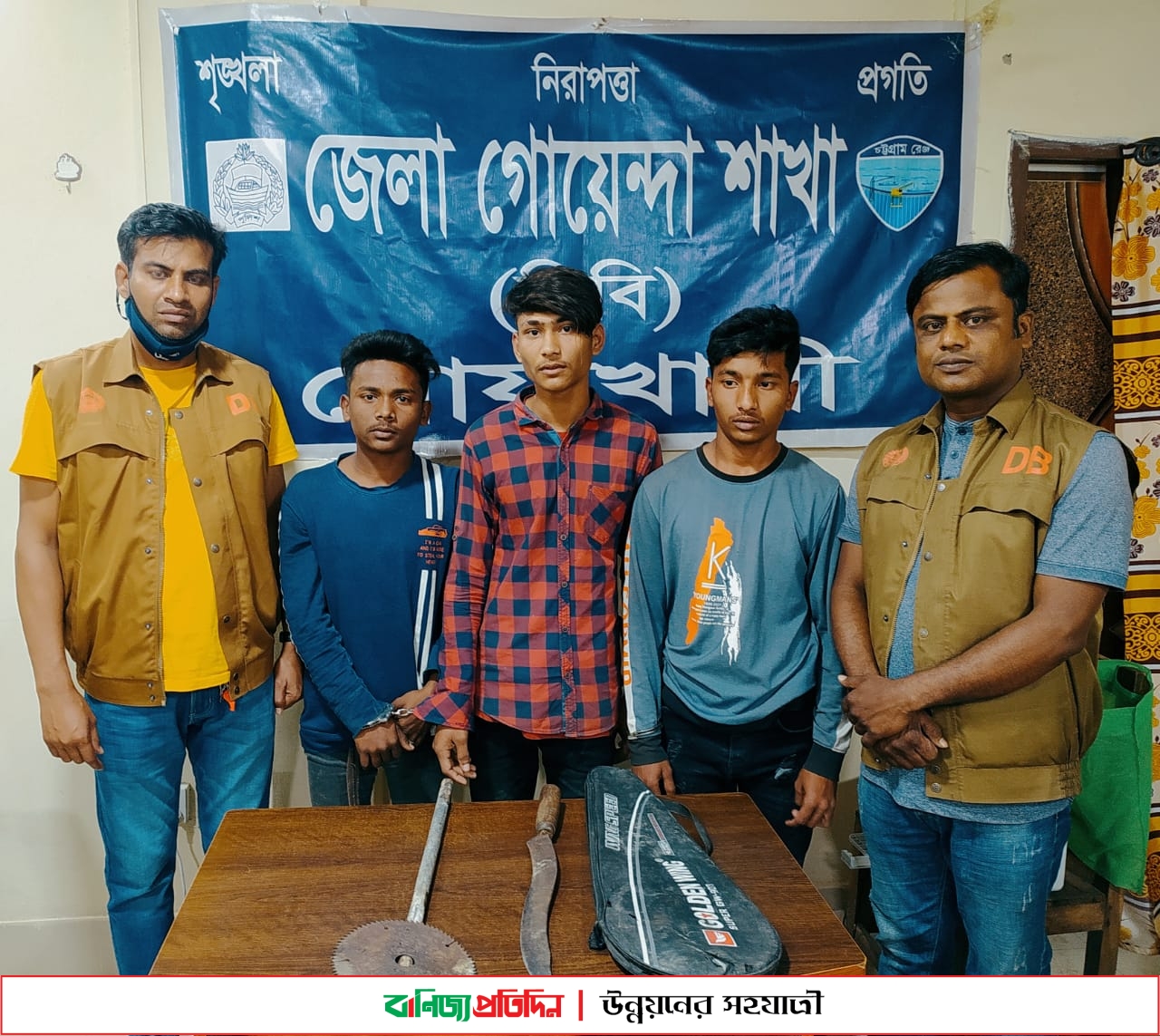 ডিবি পুলিশের হাতে তিন কিশোর গ্যাং  সদস্য আটক