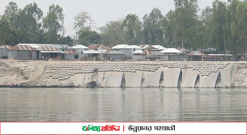 ব্রহ্মপুত্র নদের ভাঙনে বাস্তুহারা সহস্রাধিক পরিবার