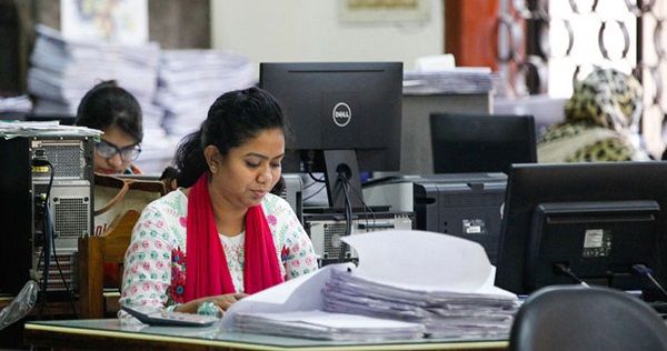 ব্যাংক খাতে বাড়ছে নারীর অংশগ্রহণ