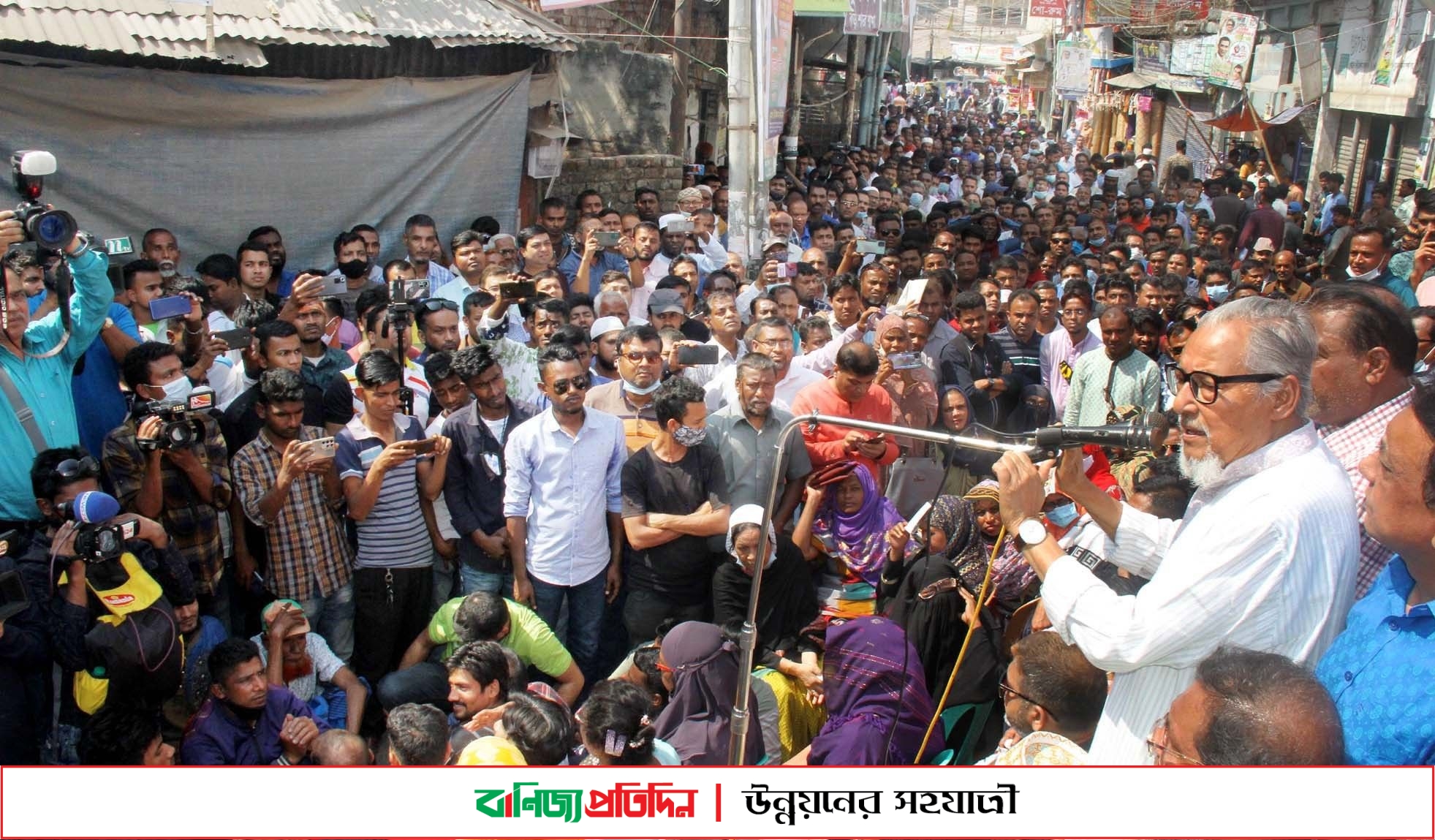 মানুষ কাপড়ে মুখ ঢেকে টিসিবির পণ্য কিনছেঃ   নজরুল ইসলাম খান