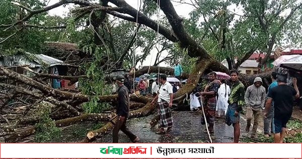 খাগড়াছড়িতে হঠাৎ কাল বৈশাখীর তাণ্ডব