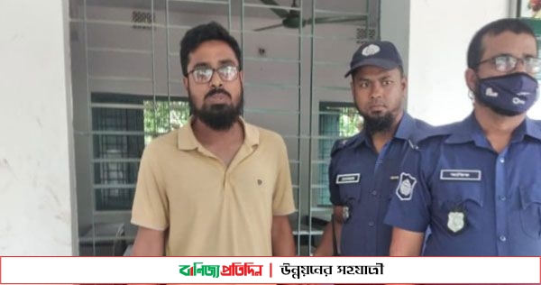 শিক্ষক নিয়োগ পরীক্ষায় ভুয়া প্রশ্নপত্র রাখার দায়ে আটক ১