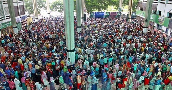 কমলাপুরে টিকিটপ্রত্যাশীদের আজ ভিড় দ্বিগুণ