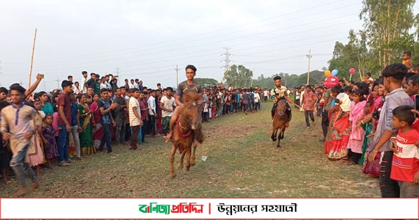 গোপালগঞ্জে অনুষ্ঠিত হলো ঐতিহ্যবাহী ঘোড় দৌড় প্রতিযোগিতা