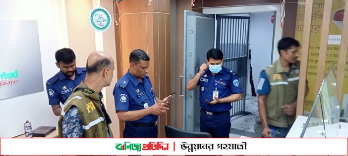 মতলবে সোসাল ইসলামী ব্যাংকে ভোল্ট খুলে ২৭ লক্ষাধিক টাকা চুরি