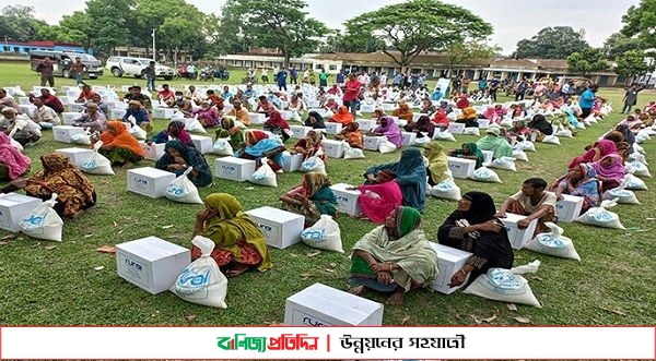 উলিপুরে দুইশত পরিবারের মাঝে খাদ্য সামগ্রী বিতরণ 