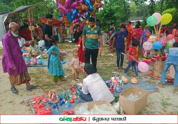 হাজীগঞ্জের বিভিন্ন স্থানে চলছে বৈশাখী মেলা