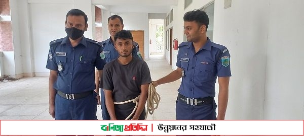 জয়পুরহাটে স্কুল ছাত্রীর গোসলের ভিডিও করার অভিযোগে যুবক গ্রেপ্তার