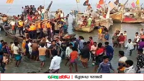 বরিশালে ট্রলার ডুবির ঘটনায় নিখোঁজ দুই জনের লাশ উদ্ধার