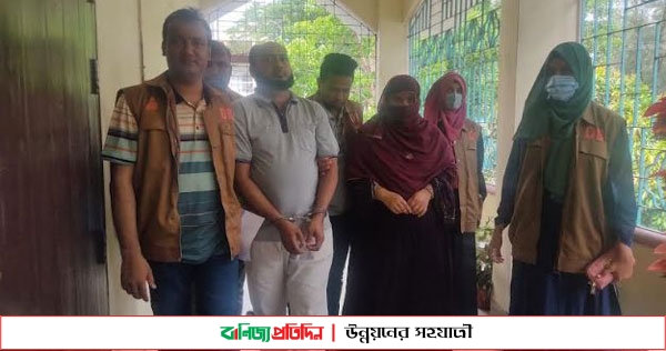 নোয়াখালীতে অন্তঃরঙ্গ ভিডিও ধারণ করে প্রতারণা, নারীসহ গ্রেপ্তার-২