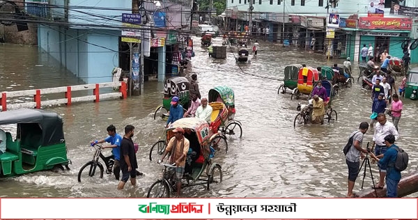 পানিতে ভাসছে সিলেট নগরী