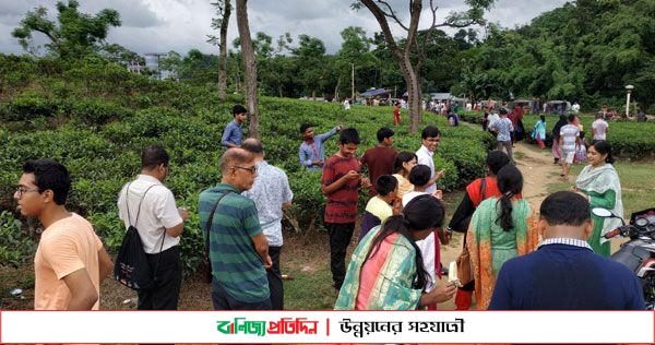 সিলেটে চা বাগানগুলোতে শ্রমিকদের বেপরোয়া চাঁদাবাজি, পর্যটকরা লাঞ্ছিত