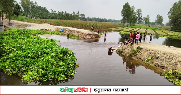 দুইদিনের বৃষ্টিতে আবারও ভেঙে গেল নদীর গতিপথ