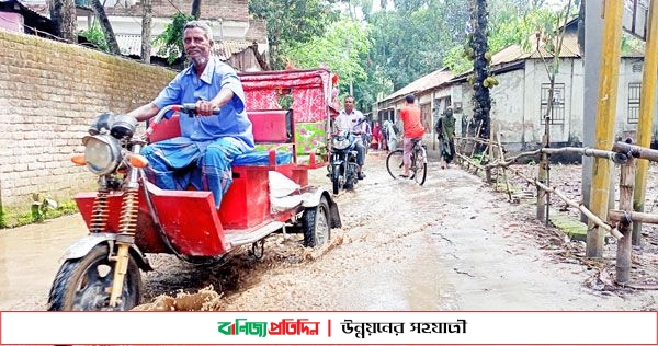 চিলমারীতে সামান্য বৃষ্টিতেই রাস্তায় জলাবদ্ধতা