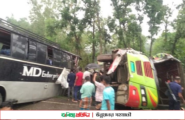 টাঙ্গাইলে দুই বাসের সংঘ‌র্ষে চালক নিহত, আহত ২৫