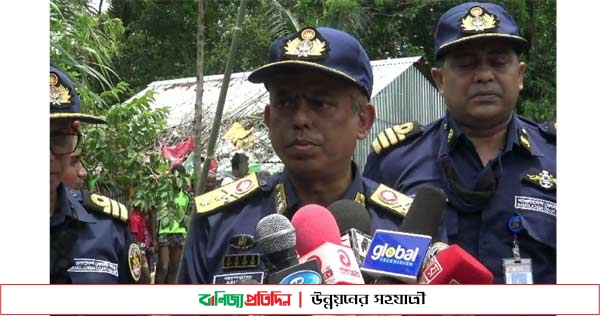 সুনামগঞ্জে দুর্গতদের পাশে কোস্টগার্ডের মহাপরিচালক