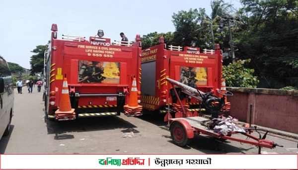 সীতাকুণ্ডে এখনও জ্বলছে আগুন:ঢাকা থেকে এলো ‘হাজমত টেন্ডার’