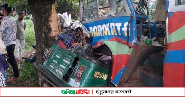 ফেনীতে সড়ক দূর্ঘটনায় মাদ্রাসা ছাত্রসহ নিহত ২